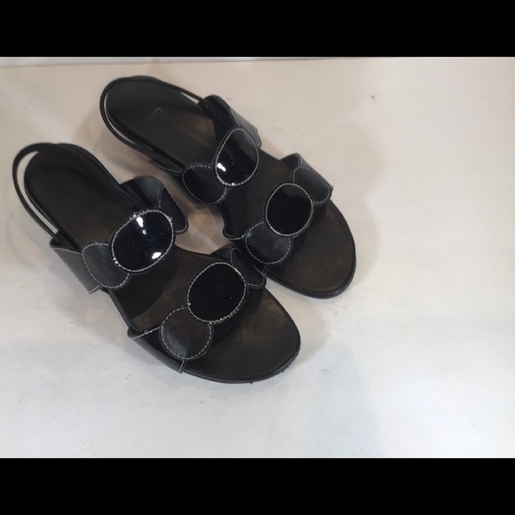 MUNRO BLACK CIRCLE SLINGBACK SANDALS SZ 6.5